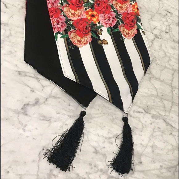 Table Runner / Courtley Check Pattern / Floral Accents / Tassles - Picture 6 of 6